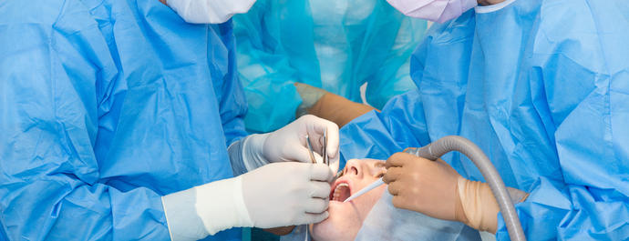© - fotolia.com Dentists during surgery for implant placement